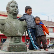 Two boys with Bernardo O'Higgins